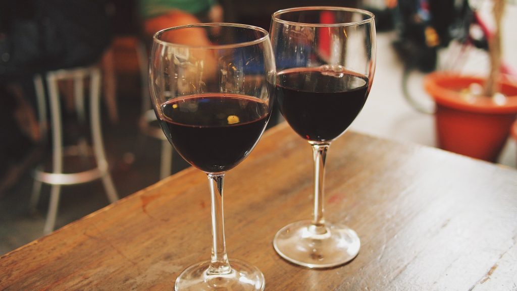 két pohár bor egy randin